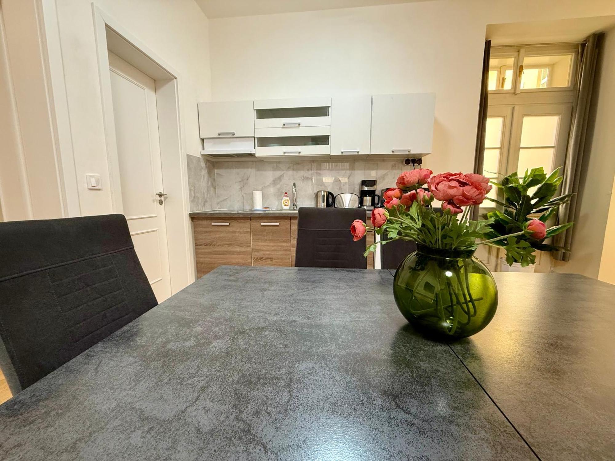 Apartment Charles Square By Ruterra Prag